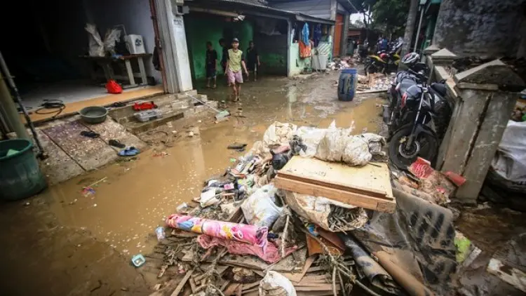 Wow, Sisa Sampah Banjir KBB Mencapai 58 Ton