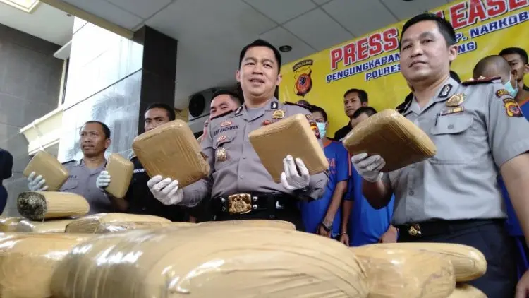 Polres Karawang Tangkap Ratusan Pengedar Narkoba