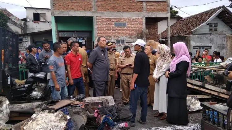 Kunjungi Lokasi Kebakaran, Oded Pastikan Kebutuhan Warga Terpenuhi