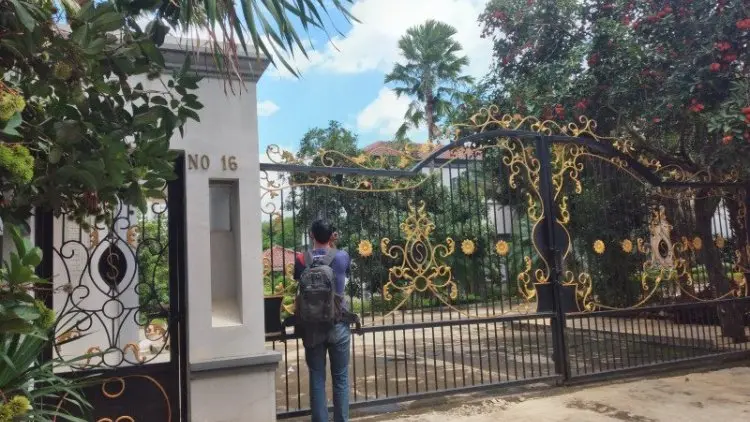 Rumah Orang Tua Reynhard Sinaga di Depok Sepi