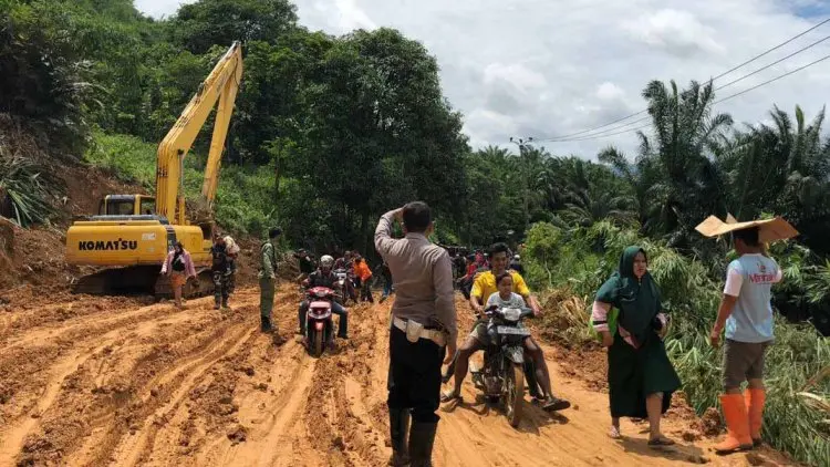 Akses Jalan Menuju Desa Terisolir Mulai Terbuka