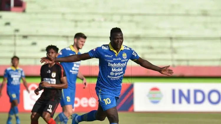 Manajemen Persib 'Gantung' Nasib Ezechiel N'Douassel