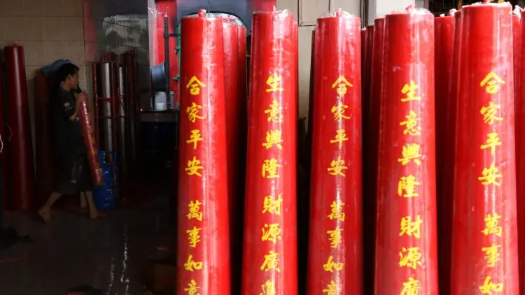Foto: Pembuatan Lilin Imlek