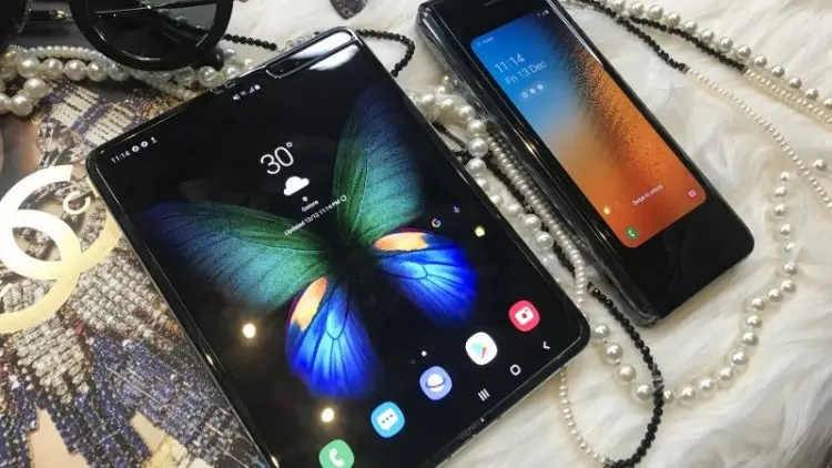 Clamshell Samsung Akan Jadi Ponsel Lipat Termurah