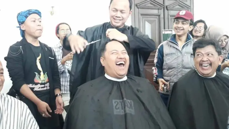Terkumpul Rp14,2 Juta, Aksi Cukur Rambut Massal di Balai Kota Bogor untuk Korban Bencana