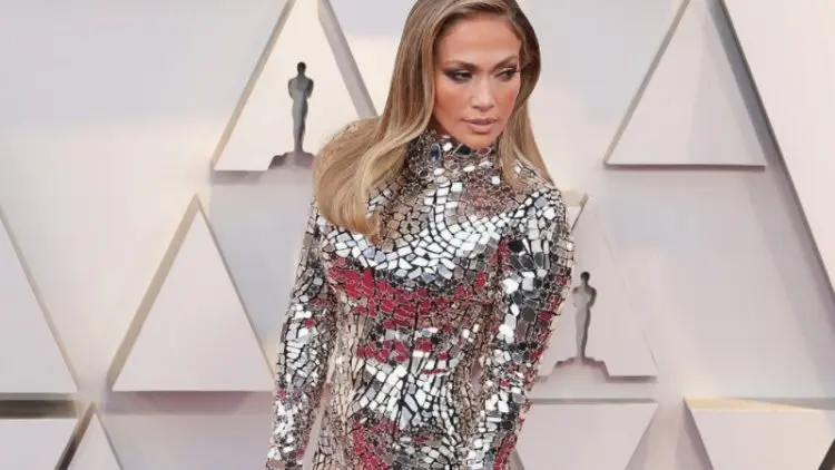 Wadaw... JLo Digugat Penari Telanjang, Lho?