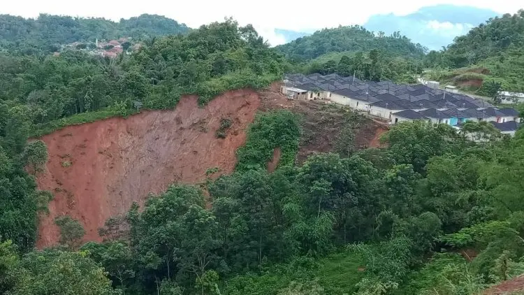 Rawan Bencana, Satu Desa di Sukajaya Takkan Berpenghuni
