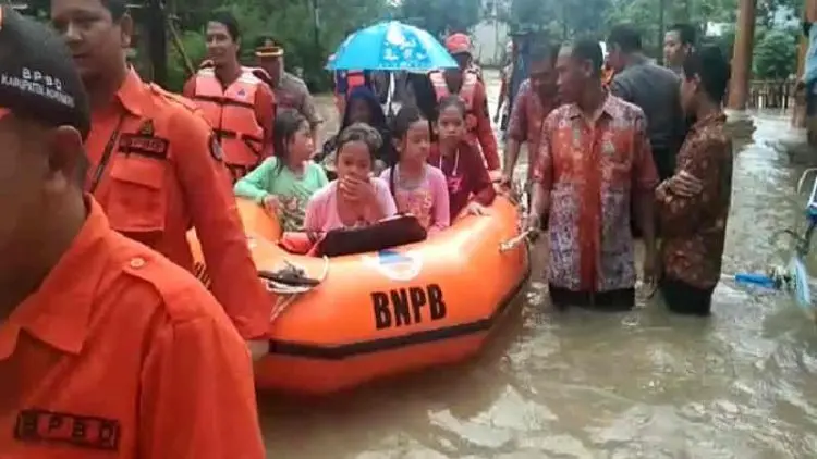 Banjir Redam Ratusan Rumah di Indramayu