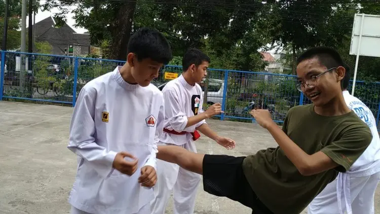 Perisai Diri Melatih Mental Anak dengan Pembentukan Karakter 