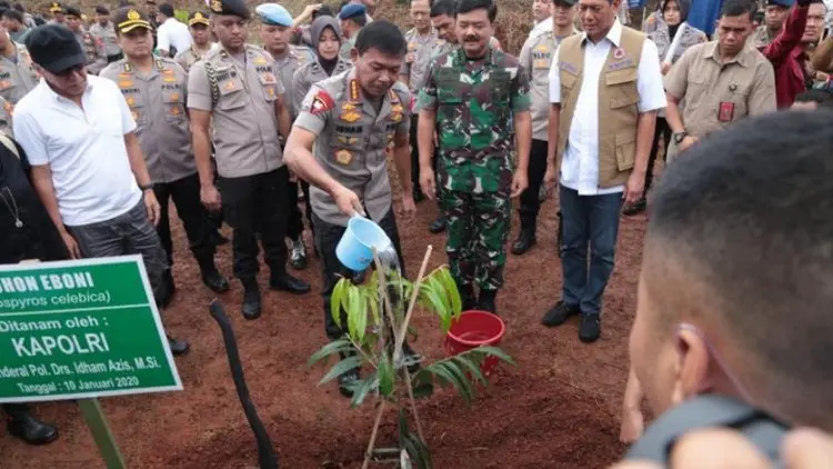 Kapolri Luncurkan Program Penanaman Pohon Cegah Banjir-Longsor