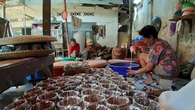 Perajin Dodol Cina Purwakarta, Hidup Segan Mati Tak Mau