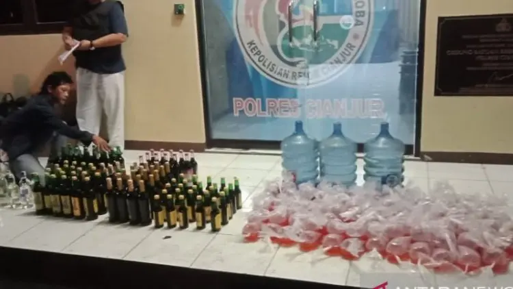 Polres Cianjur Amankan Ratusan Botol Miras