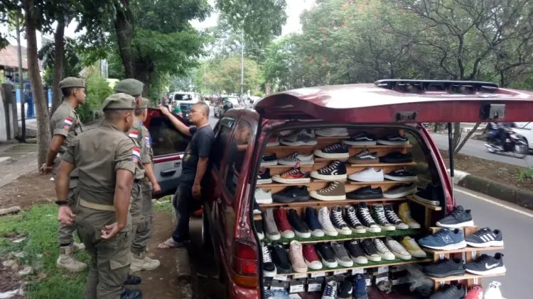 Jalan Diponegoro Zona Merah Pedagang