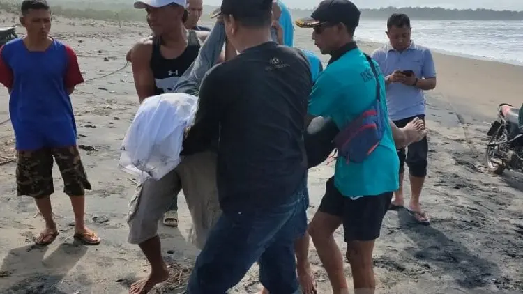 Dua Wisatawan Tewas Terseret Ombak Pantai Cijeruk Garut