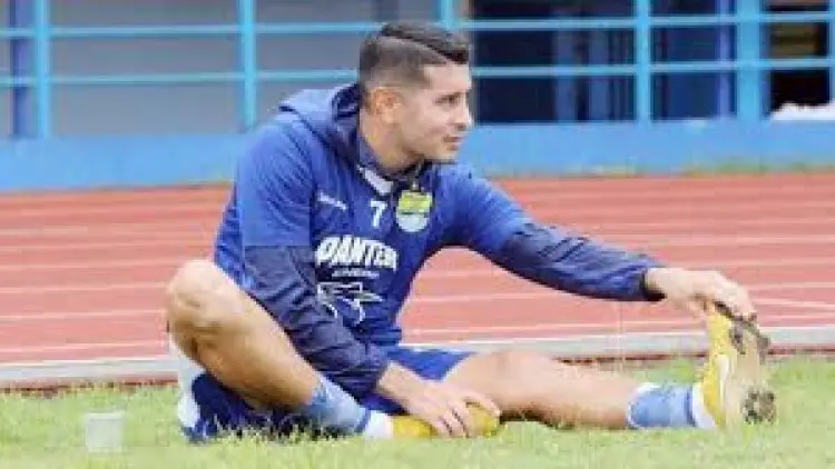 Esteban Vizcarra Tetap di Persib