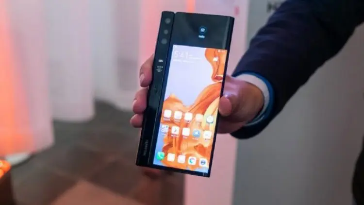 Nilai Penjualan Ponsel Lipat Huawei Capai Rp7 Triliun