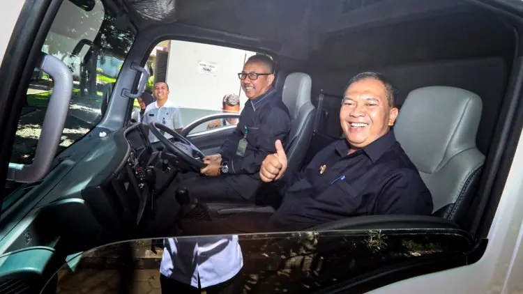 Pemkot Serahkan Bantuan Ambulan Ke PN Bandung