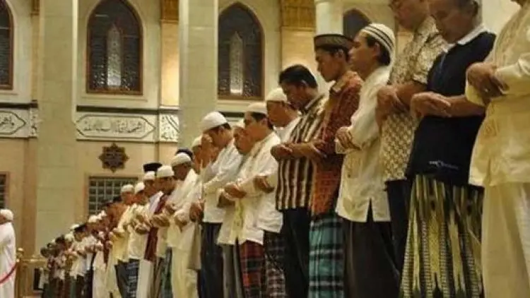 Mundurlah Jika Ada Makmum Masbuk...
