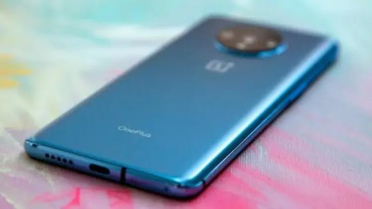 OnePlus 8 Punya Layar dengan Refresh Rate Tinggi