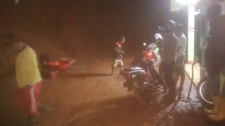 Longsor Sempat Putuskan Jalur Cisewu Garut Selatan