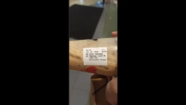 Bikin Ngakak Ketika Kesalahan Ketik Nama di Gelas Minuman