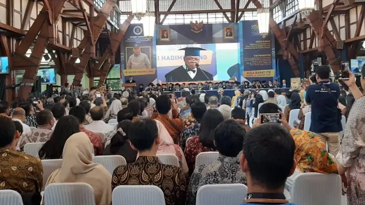 ITB Beri Gelar Doktor Kehormatan kepada Basuki Hadimuljono