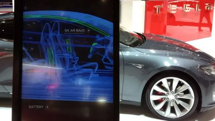 Tesla Kembali Tantang Peretas