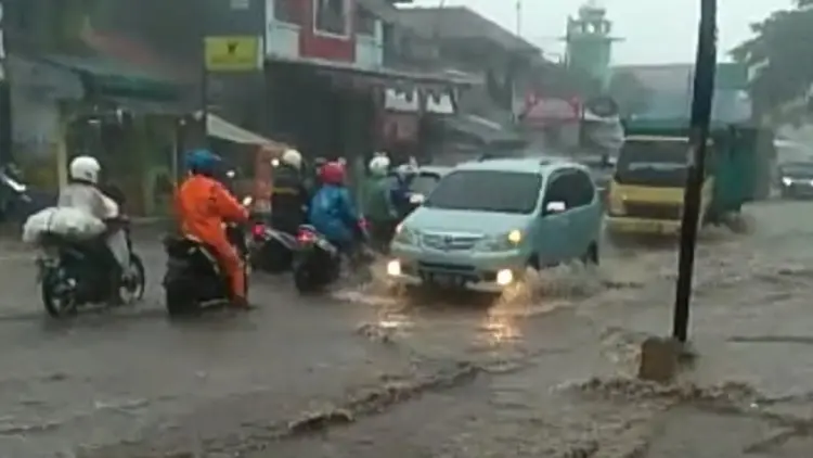 Hujan Deras, Leles Diterjang Banjir