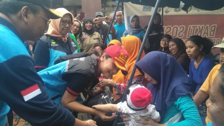 Istri Mensos Bantu Pulihkan Trauma Korban Banjir di Rawa Buaya