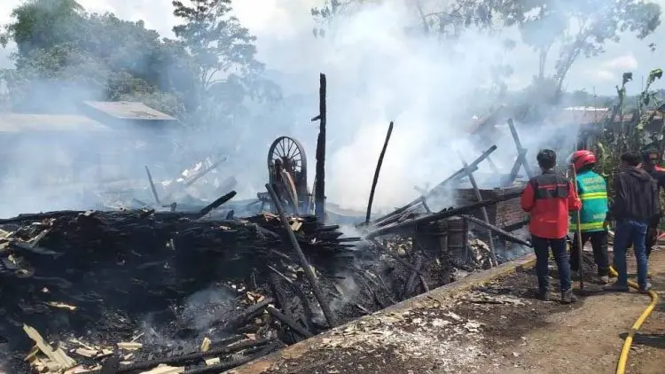 Terpercik Letupan Mesin Diesel, Toko Material di Garut Ludes Terbakar