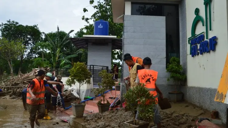 10 Ribu Al-Quran Untuk Masjid Terdampak Banjir