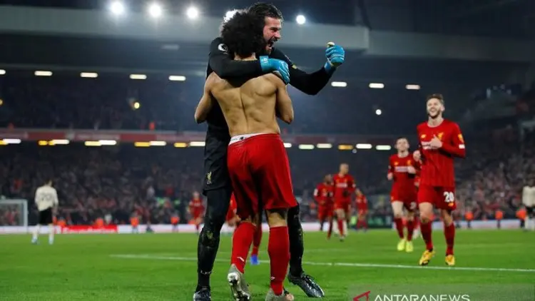Van Dijk, Salah Antara Liverpool Bungkam Manchester United