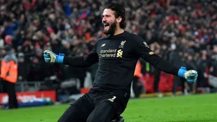 Wah...Ternyata Kiper Liverpool Ini Pemberi Assist Terbaik Musim Ini
