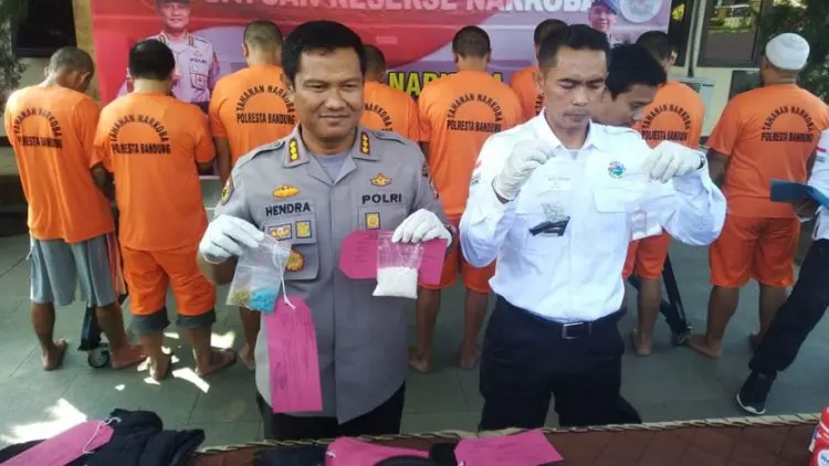 Polisi Bandung Ringkus Delapan Pemain Sabu-sabu