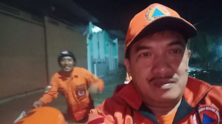 Tanggul Jebol, Banjir Rendam Perumahan Cahaya Pelangi