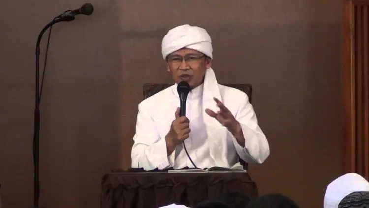 Berbangga karena Gelar Akademik
