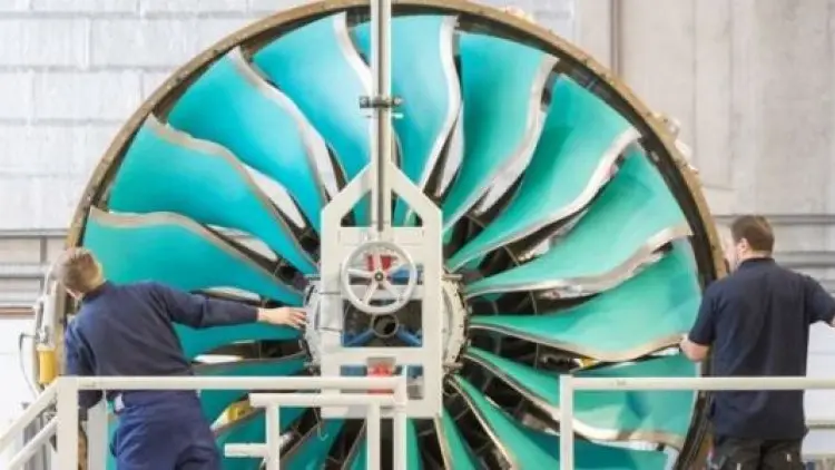 Rolls-Royce Siapkan Mesin Pesawat Ramah Lingkungan