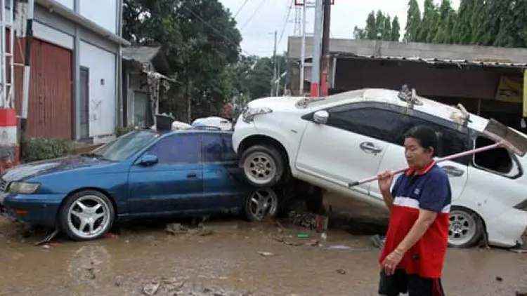 Cara Mengenali Mobil Bekas Kena Banjir