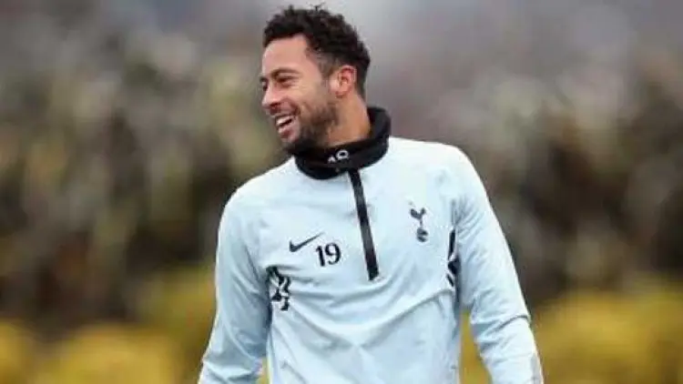 Diincar MU, Dembele Pilih Bertahan di Lyon