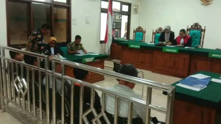 Diancam Denda Puluhan Juta, Pembuang Sampah Sembarangan Mengemis Keringanan di Meja Hijau