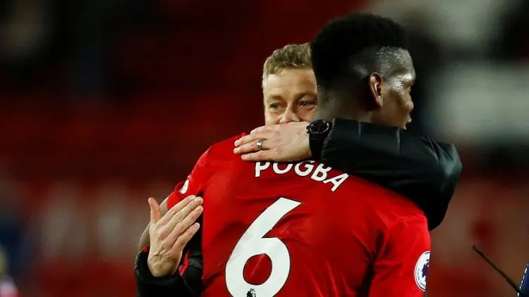 Scholes Minta MU Tak Berharap pada Pogba