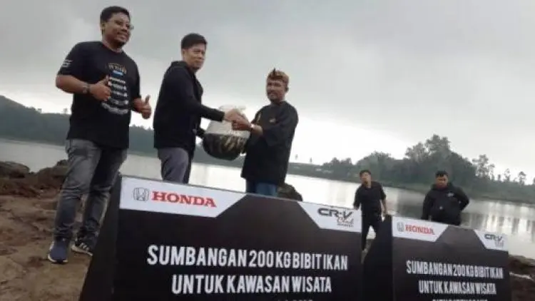 Honda Tebar 200 Kg Bibit Ikan ke Situ Patenggang