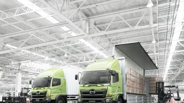 Kendaraan Hino Siap Gunakan Bahan Bakar B30
