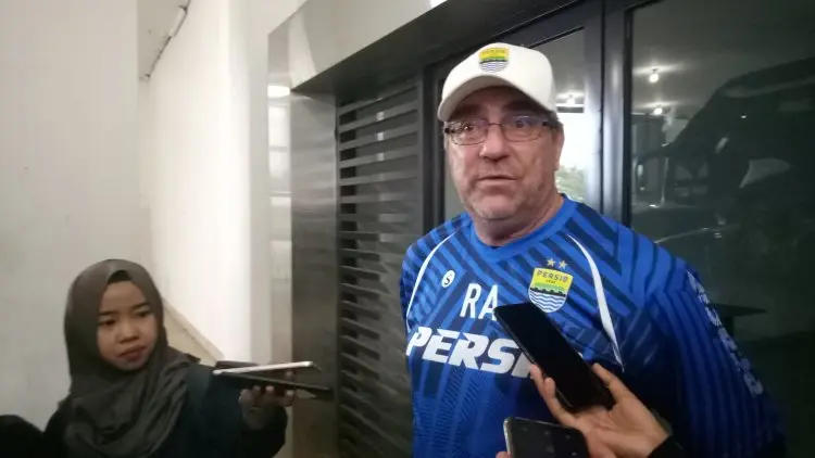 Ini Jawaban Robert Alberts Soal Uji Coba dengan Melaka United