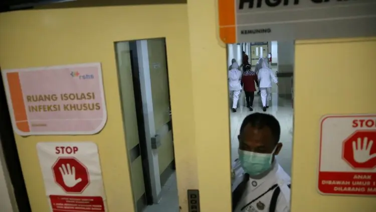 Foto: Penanganan Pasien Terduga Virus Corona