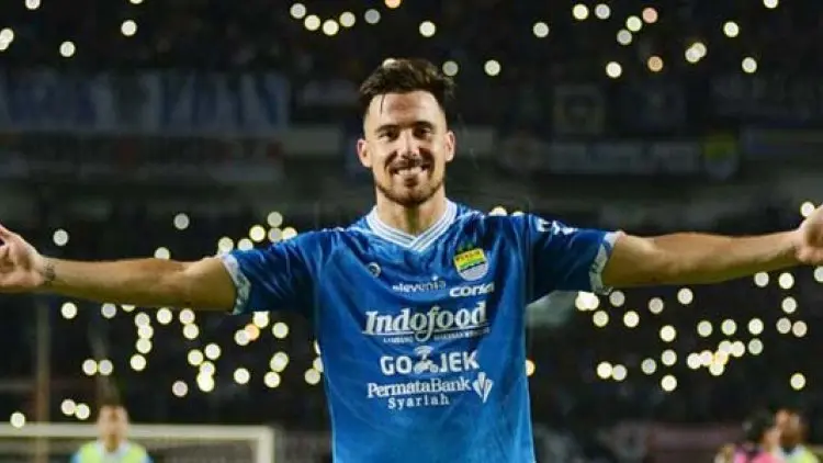 Selangkah Lagi, Bauman Bereuni dengan Abah Gomez di Arema