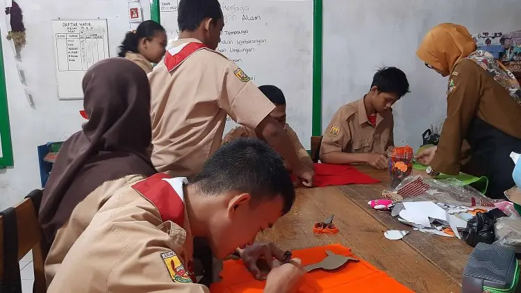 Keterbatasan Tak Halangi Anak-anak SLB Berkarya