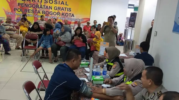 Ratusan Warga Ikuti Pengobatan Gratis Polresta Bogor Kota dan BTM