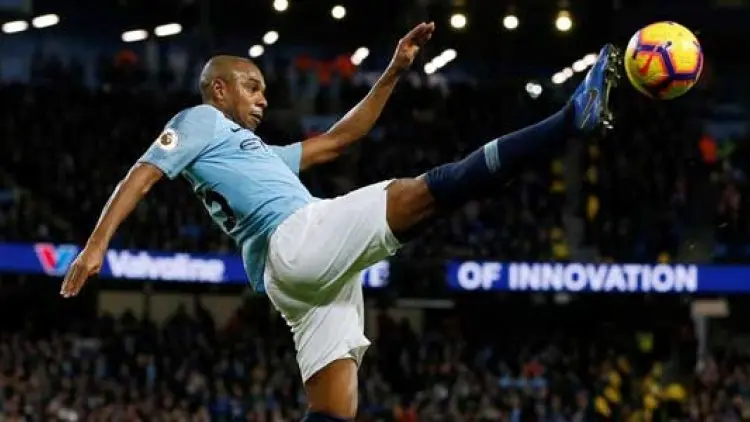 Fernandinho Teken Kontrak Hingga 2021 di City