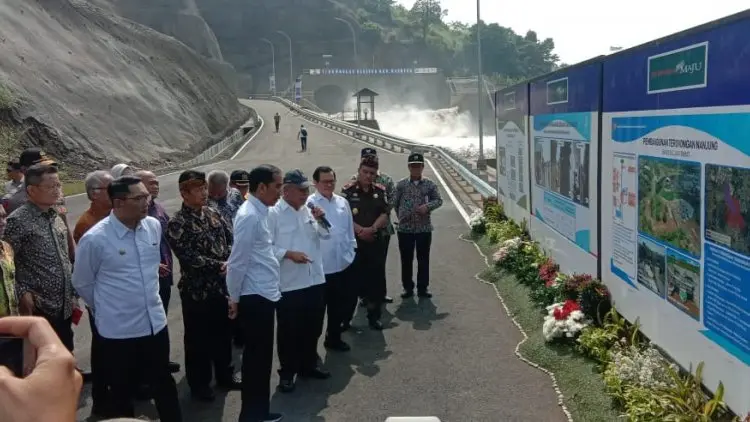 Jokowi Resmikan Terowongan Air Curug Jompong di Desa Nanjung